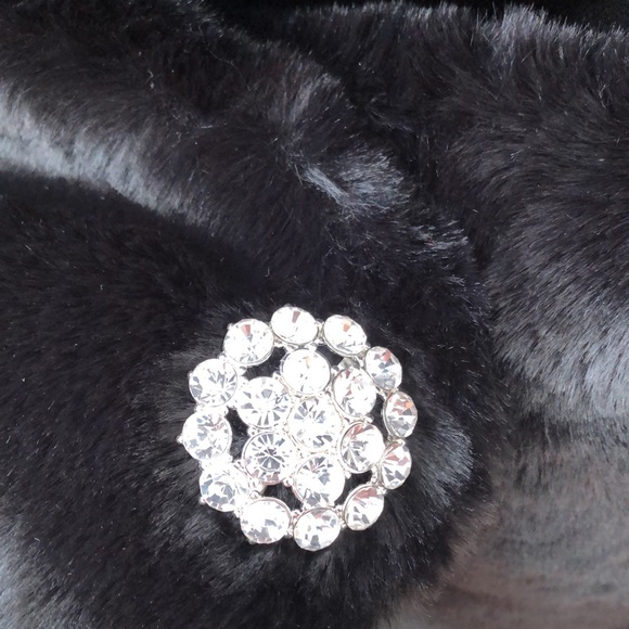 Tahari Faux Fur Cape - Picture 3 of 5